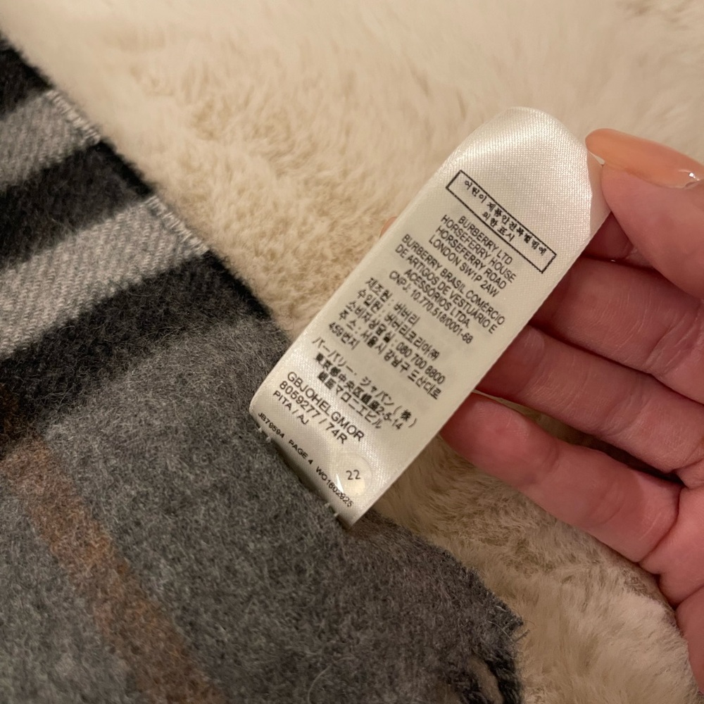 Burberry Contrast Check Cashmere Scarf - Picture 10 of 10